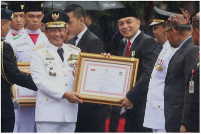 Eri Cahyadi, Surabaya&#039;s Visionary Mayor, was Bestowed Satyalancana Karya Bhakti Praja Nugraha by the President of the Republic of Indonesia